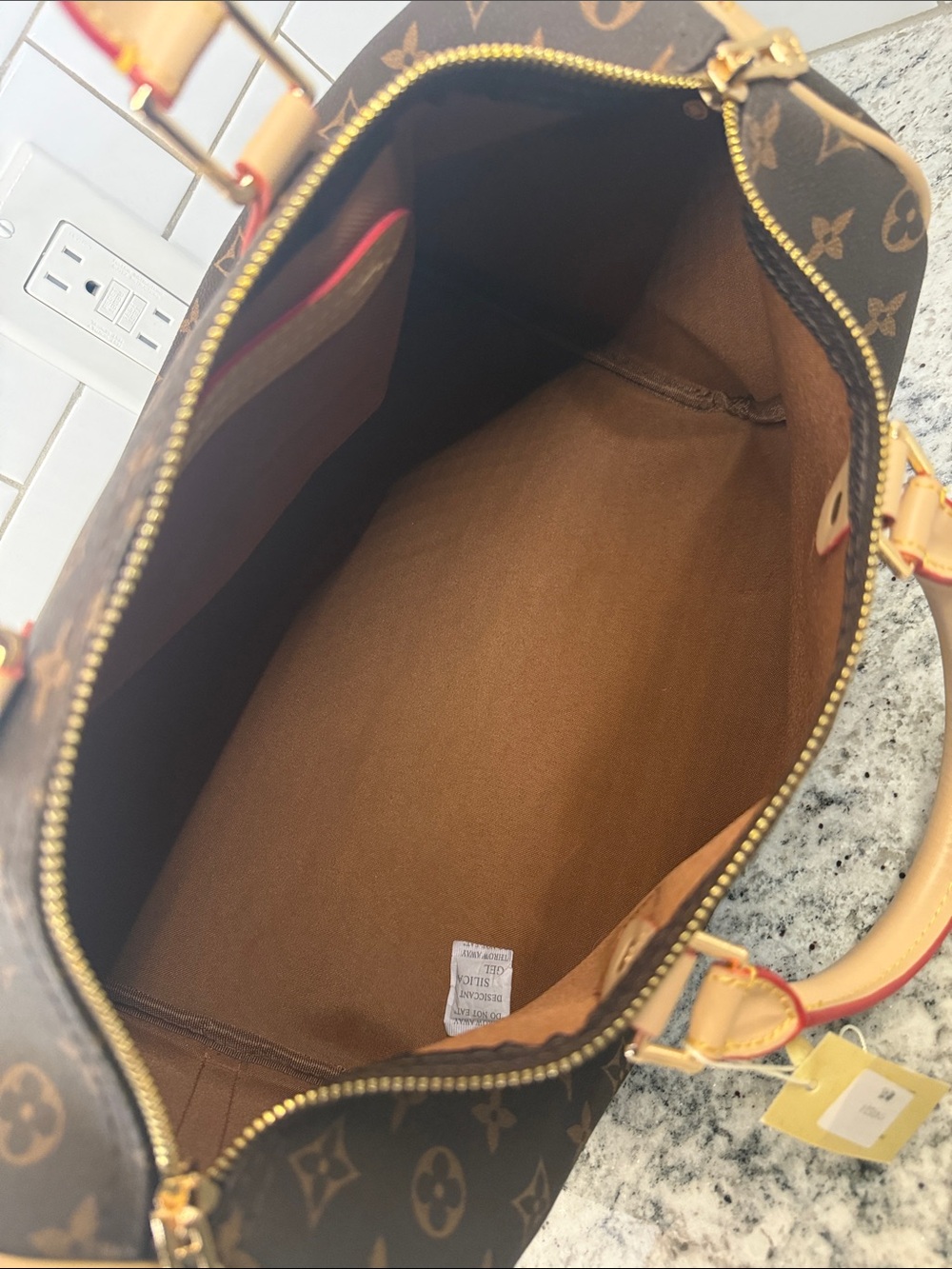 Handbag - Picture 8 of 13